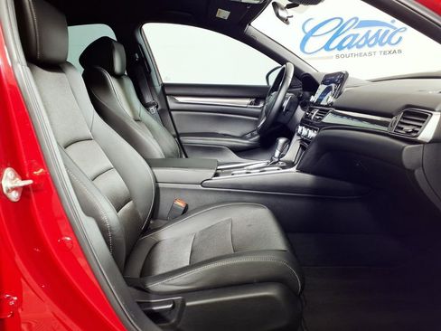 Used 2019 Honda Accord Sport image 12