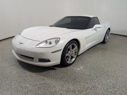 Used 2007 Chevrolet Corvette Coupe w/ Preferred Equipment Group RWD image 3