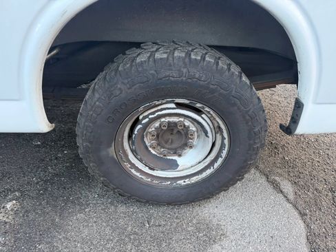 Used 2001 Chevrolet Express 2500 Passenger RWD image 9