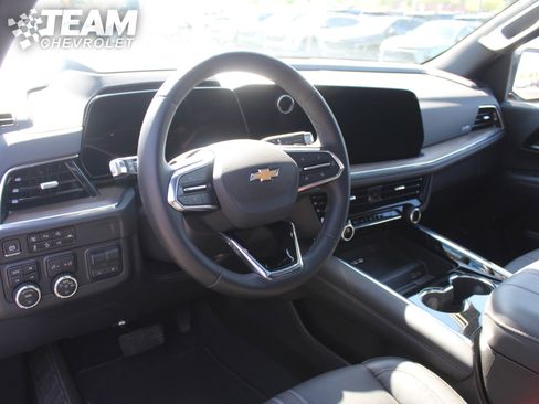 Used 2025 Chevrolet Tahoe High Country AWD/4WD image 14