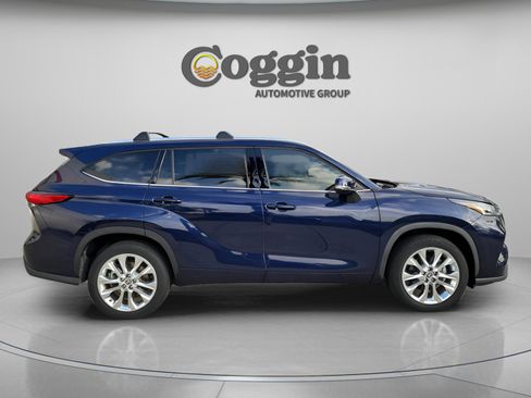 Used 2023 Toyota Highlander Limited FWD image 5
