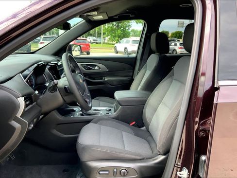 Used 2023 Chevrolet Traverse LT image 7