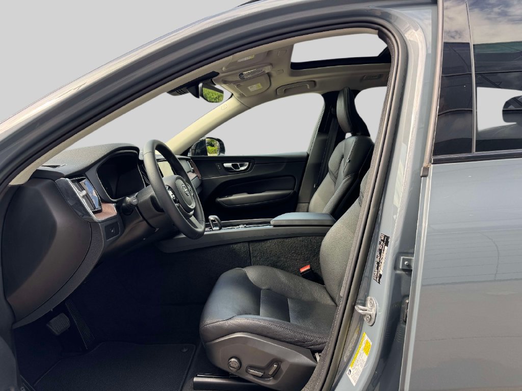 Used 2023 Volvo XC60 B5 Plus w/ Climate Package AWD/4WD image 17