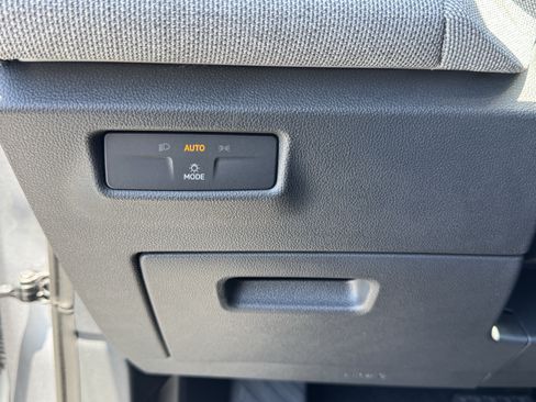 Certified 2025 Volkswagen Tiguan S FWD image 26