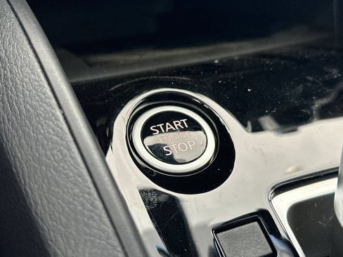 Used 2025 Nissan Versa SR w/ Trunk Package FWD image 18