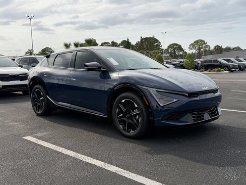 New 2026 Kia EV6 Wind RWD image 2