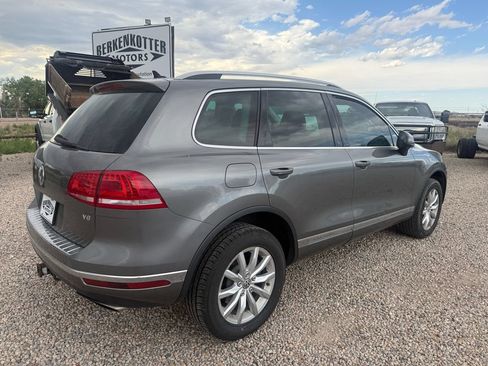 Used 2016 Volkswagen Touareg Sport AWD/4WD image 10
