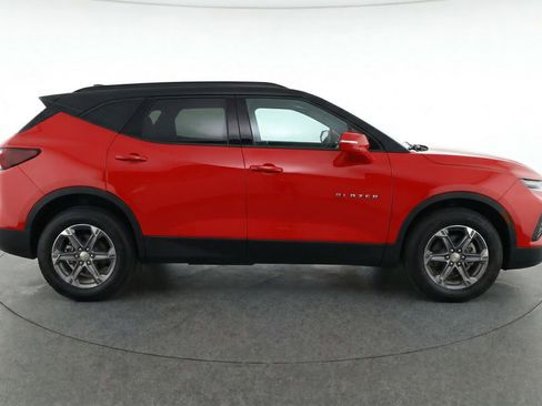 Used 2025 Chevrolet Blazer LT FWD image 11