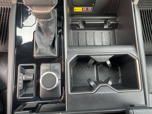 Used 2025 Toyota Tundra Limited AWD/4WD image 21