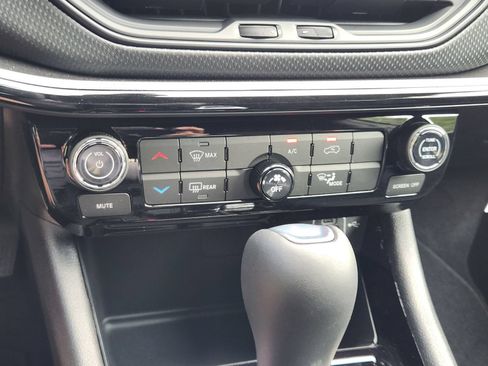 New 2026 Jeep Compass Latitude AWD/4WD image 18