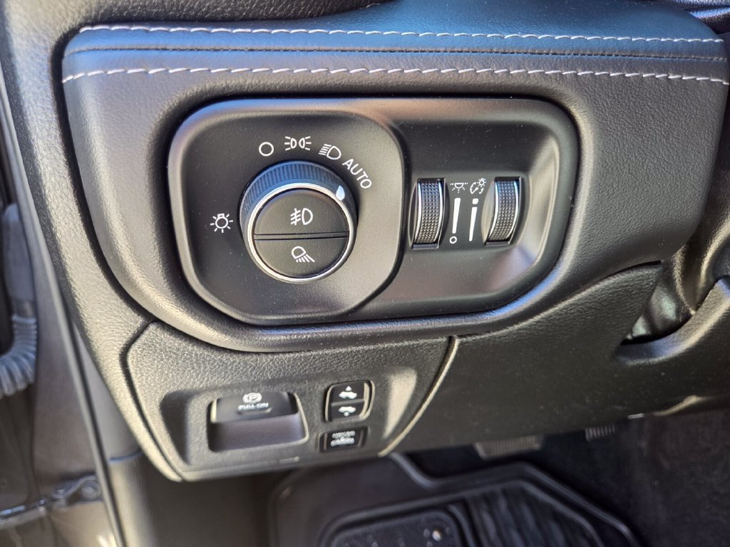 Used 2024 RAM 1500 Limited AWD/4WD image 12