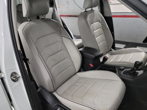 Used 2019 Volkswagen Tiguan SEL Premium w/ 3rd Row Seat Package image 17