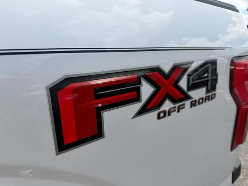 Used 2019 Ford F150 Platinum w/ Equipment Group 701A Luxury AWD/4WD image 17