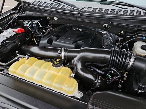 Used 2020 Ford Expedition XLT image 28