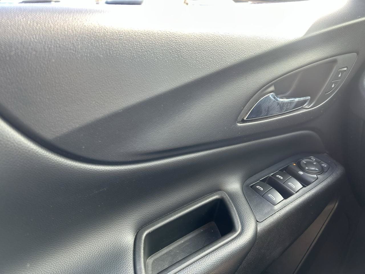 Used 2019 Chevrolet Equinox LT w/ Sun & Navigation Package AWD/4WD image 27
