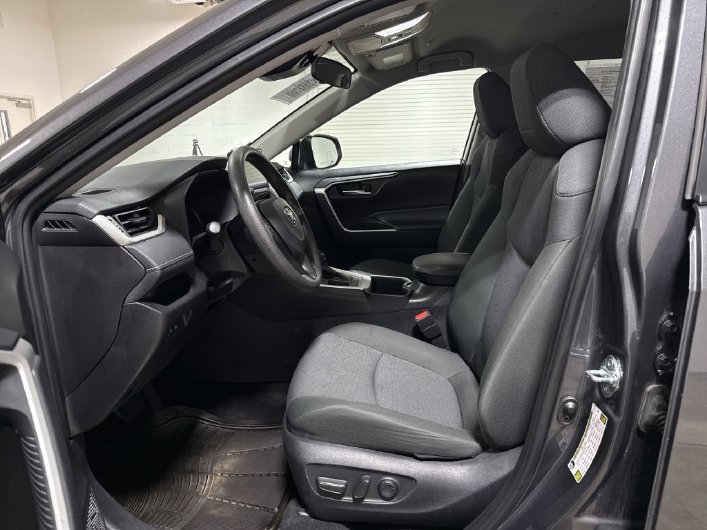 Used 2025 Toyota RAV4 XLE FWD image 19