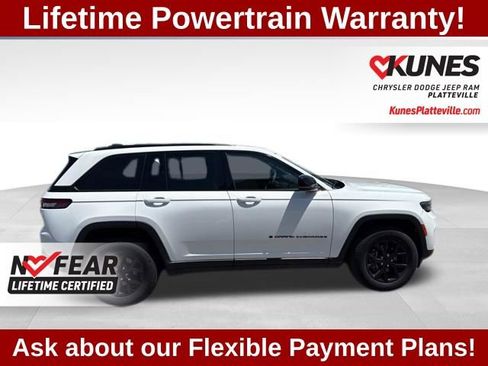 Used 2024 Jeep Grand Cherokee Altitude AWD/4WD image 10