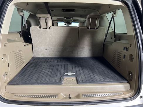 Used 2019 Chevrolet Suburban Premier image 25