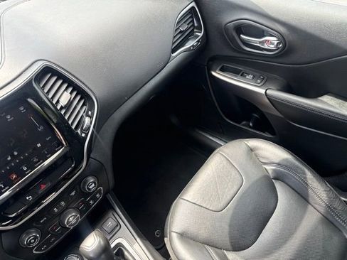 Used 2019 Jeep Cherokee Limited AWD/4WD image 16