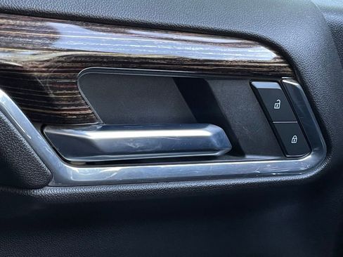 Used 2023 GMC Sierra 1500 SLE image 12