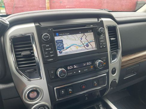 Used 2017 Nissan Titan SL AWD/4WD image 18