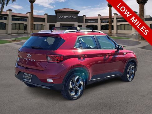 Used 2025 Hyundai Venue SEL FWD image 8