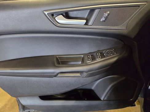Used 2021 Ford Edge SE FWD image 5