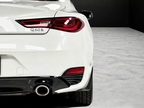 Used 2018 INFINITI Q60 Red Sport 400 w/ Sensory Package 3.0T Sport image 15