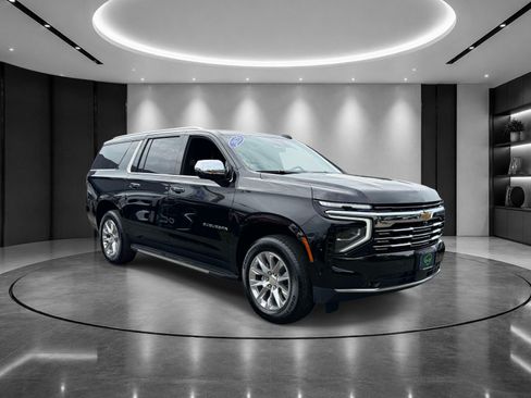 Certified 2025 Chevrolet Suburban Premier AWD/4WD image 2