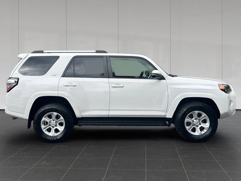 Used 2022 Toyota 4Runner SR5 Premium w/ Moonroof Package AWD/4WD image 6