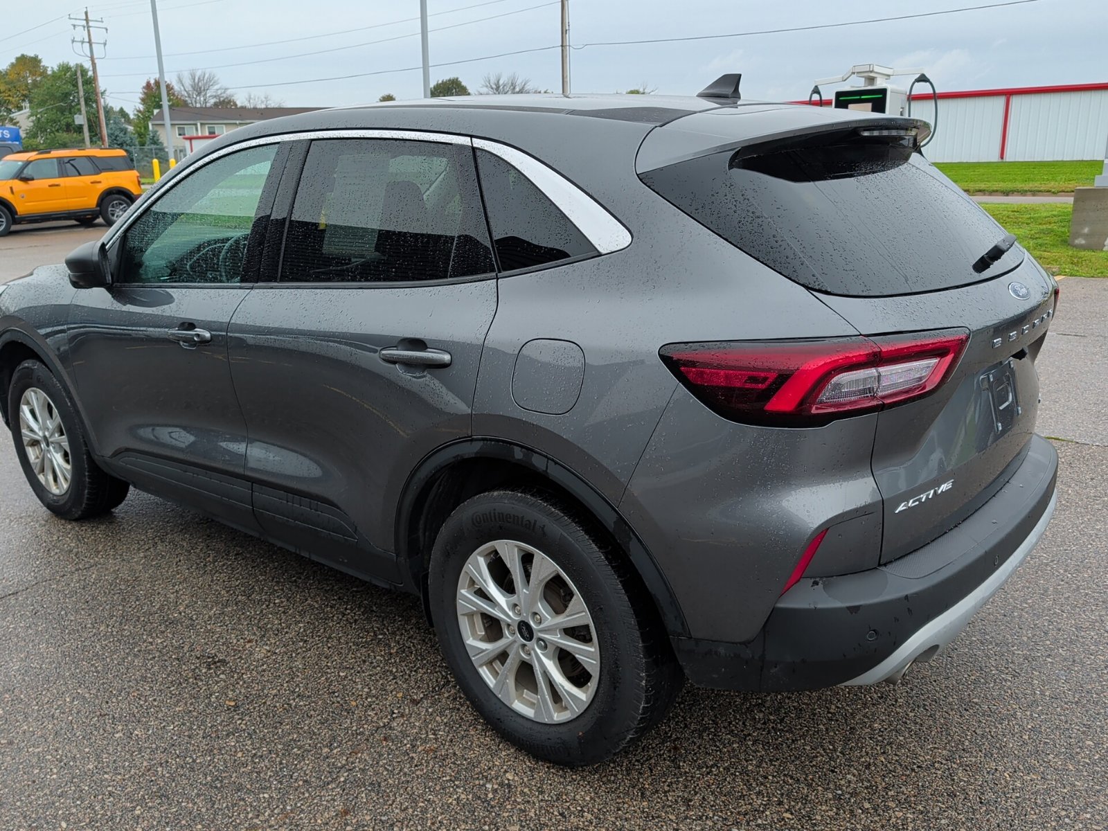 Used 2023 Ford Escape Active w/ Tech Pack #1 AWD/4WD image 3