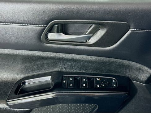 Used 2022 Nissan Pathfinder SV w/ SV Black Package image 17