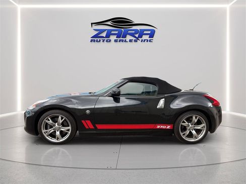Used 2010 Nissan 370Z Touring w/ Sport Pkg RWD image 4