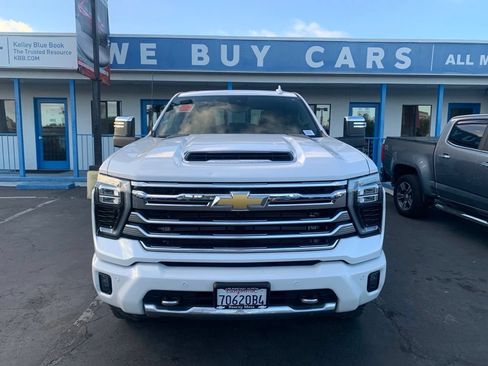 Used 2025 Chevrolet Silverado 2500 High Country w/ Technology Package AWD/4WD image 3