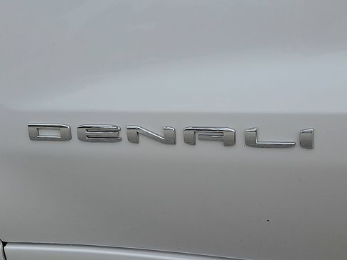 Used 2023 GMC Sierra 1500 Denali AWD/4WD image 9