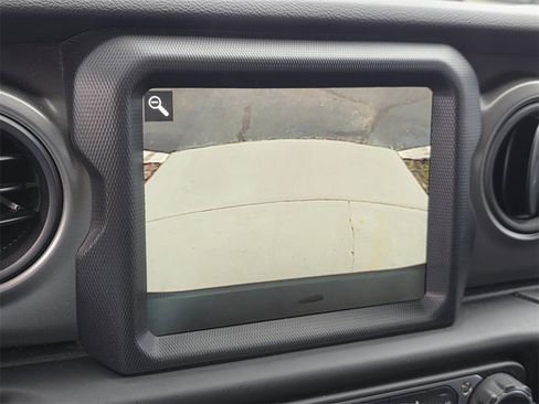 Used 2023 Jeep Gladiator Willys image 16