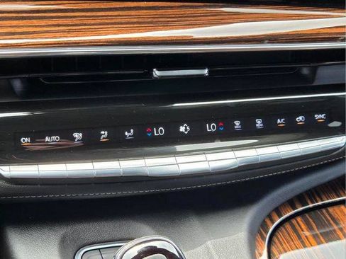 Certified 2023 Cadillac Escalade Premium Luxury AWD/4WD image 29