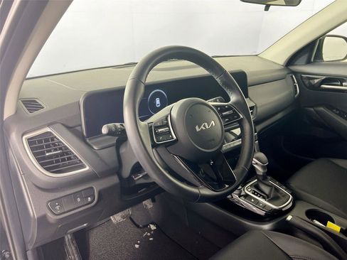 Used 2024 Kia Seltos EX image 10
