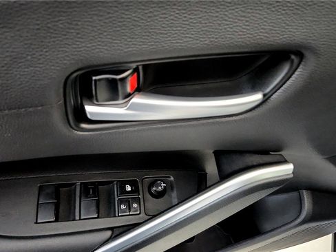 Used 2023 Toyota Corolla Cross XLE w/ Convenience Package image 23