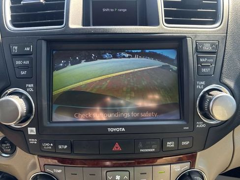 Used 2012 Toyota Highlander Limited w/ Tow Pkg FWD image 17