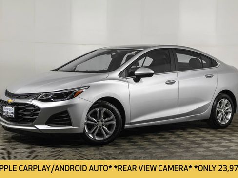 Used 2019 Chevrolet Cruze LT image 2