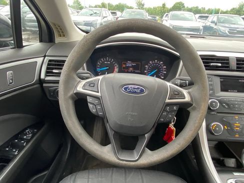 Used 2014 Ford Fusion SE FWD image 13