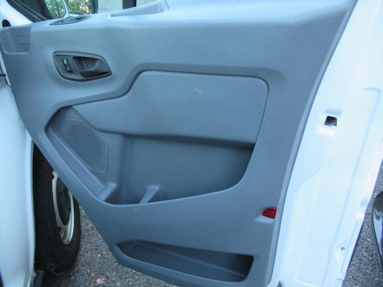 Used 2018 Ford Transit 250 148 Medium Roof RWD image 17