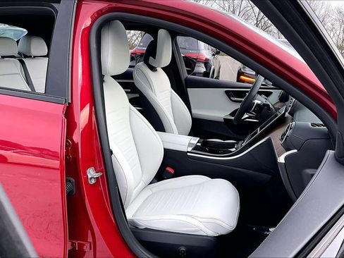 Used 2025 Mercedes-Benz C 300 Sedan image 9