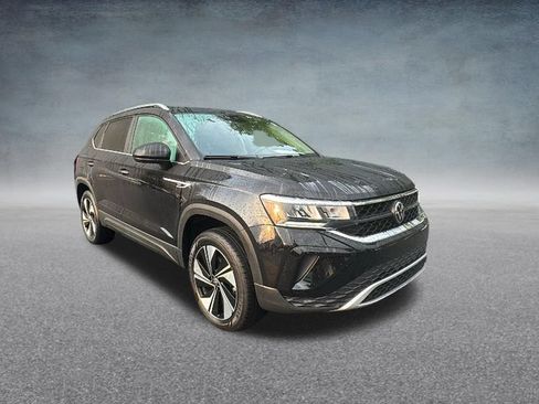 Used 2024 Volkswagen Taos SE AWD/4WD image 3