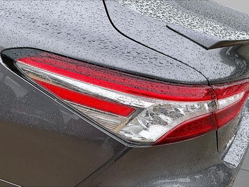 Used 2020 Toyota Camry XLE FWD image 28