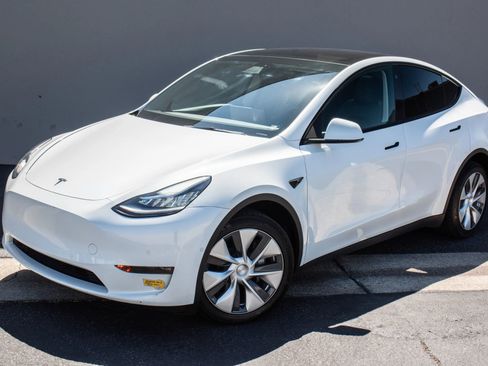 Used 2021 Tesla Model Y Long Range image 2