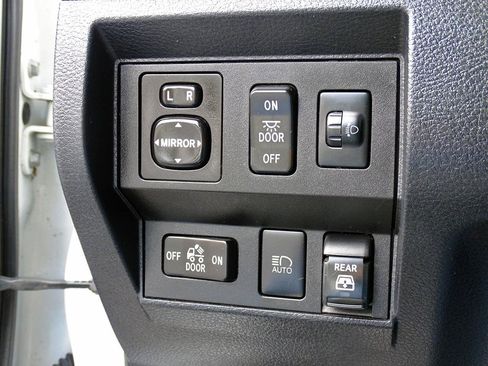 Used 2020 Toyota Tundra Limited w/ Limited Premium Package AWD/4WD image 26