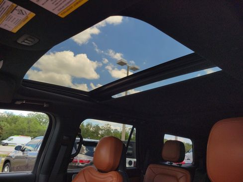 Used 2020 Lincoln Navigator Reserve w/ Equipment Group 208A Reserve AWD/4WD image 18