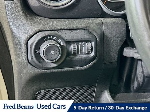 Used 2022 Jeep Wrangler Unlimited Sahara AWD/4WD image 15
